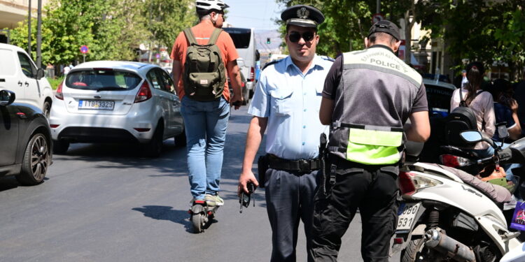 Θεσσαλονίκη: 411 παραβάσεις βεβαίωσε η Τροχαία για μη χρήση κράνους