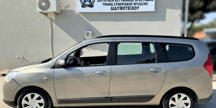 Έβρος: Συνελήφθησαν 2 διακινητές με 10 παράνομους μετανάστες