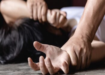 Βιασμός 14χρονης στον Πειραιά: Συνελήφθησαν τρεις ανήλικοι – Αναζητείται ο 20χρονος που έκλεισε τη συνάντηση μέσω TikTok