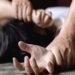Βιασμός 14χρονης στον Πειραιά: Συνελήφθησαν τρεις ανήλικοι – Αναζητείται ο 20χρονος που έκλεισε τη συνάντηση μέσω TikTok