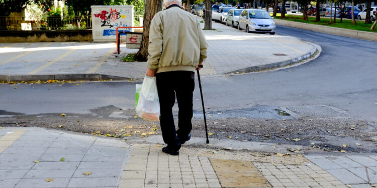 Εξαρθρώθηκε εγκληματική οργάνωση που εξαπατούσε ηλικιωμένους – Τρεις συλλήψεις