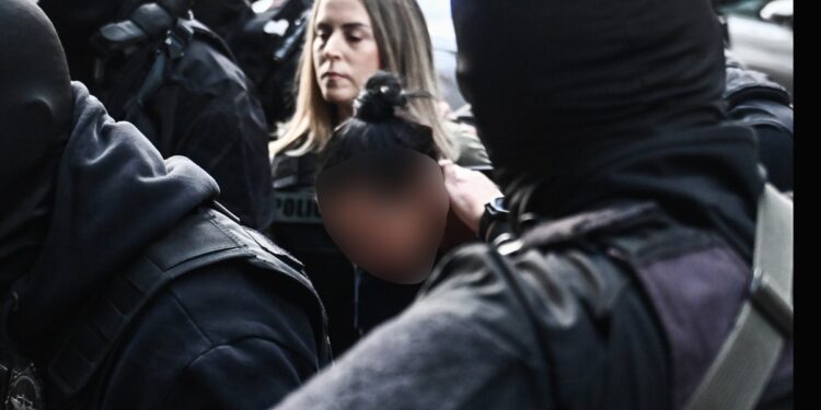 Θρίλερ με το έγκλημα στη Σαλαμίνα: Γιατί τελικά η 46χρονη σκότωσε την πεθερά της – Πώς εξηγείται ο βασανιστικός θάνατος