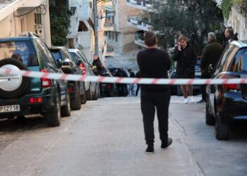 Το χρονικό της οικογενειακής τραγωδίας στο Γκύζη: Μαχαίρωσε τη γυναίκα του και έβαλε τέλος στη ζωή του