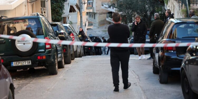 Το χρονικό της οικογενειακής τραγωδίας στο Γκύζη: Μαχαίρωσε τη γυναίκα του και έβαλε τέλος στη ζωή του