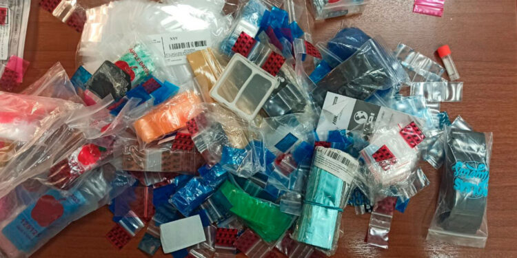 Νέος Κόσμος: Dj–«dealer» με στούντιο μεταμφιεσμένο σε αποθήκη ναρκωτικών – Τιμοκατάλογος, αποθήκη και… οδηγίες χρήσης