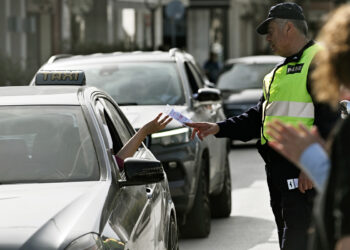 Αλκοτέστ και οδήγηση: Ποιο είναι το όριο στην Ελλάδα, τι «επιτρέπεται» να πιεις και ποια πρόστιμα σε περιμένουν