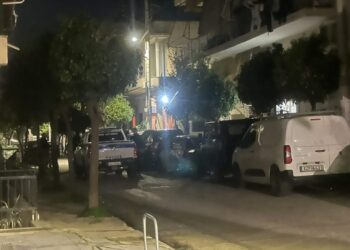 Έκρηξη χειροβομβίδας στον Κορυδαλλό: Ζημιές σε οχήματα και διαμερίσματα – ΦΩΤΟ