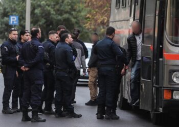 Ξεκίνησε η δίκη του αστυνομικού της Βουλής και της πρώην συζύγου του