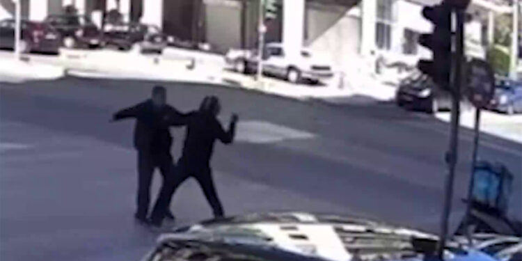 Αχαρνών: Βγήκαν μαχαίρια μέσα στη μέση του δρόμου για μια προτεραιότητα