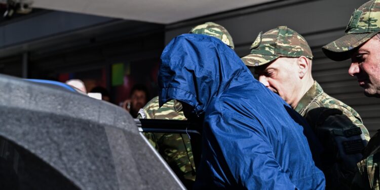 Στο αεροδικείο ο Σμήναρχος: 5.000 ευρώ το μήνα για τα εθνικά μυστικά – Μεταμφιεσμένος πήγαινε στα ΑΤΜ