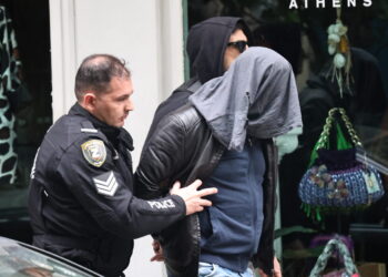 “Άκουσα κραυγές, συγγνώμη, μωρό μου, γύρνα πίσω”: Θρίλερ με τη νεκρή γυναίκα στο κέντρο της Αθήνας