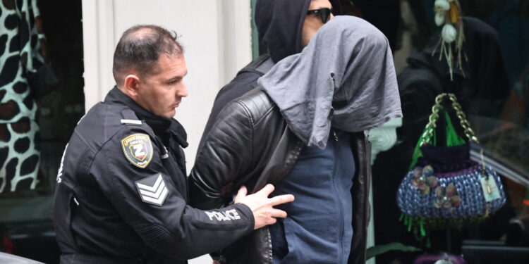 “Άκουσα κραυγές, συγγνώμη, μωρό μου, γύρνα πίσω”: Θρίλερ με τη νεκρή γυναίκα στο κέντρο της Αθήνας