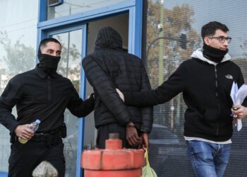 Τροχαίο Λιοσίων: Ποινική δίωξη για δυο κακουργήματα στον Σουδανό – Σε κρίσιμη κατάσταση η 16χρονη