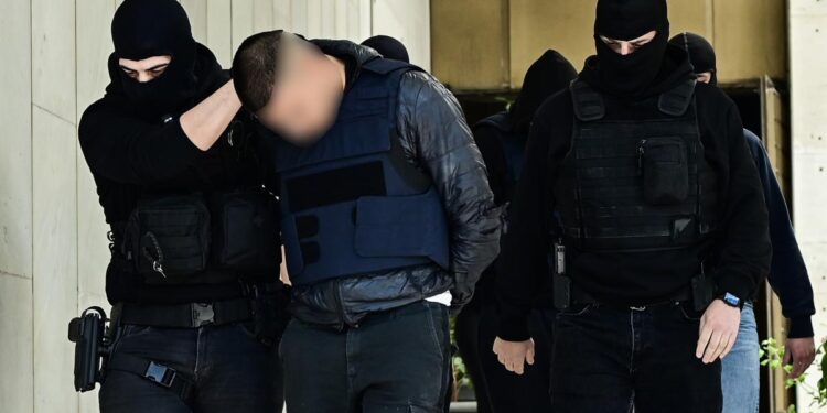 Δολοφονία στον Άγιο Δημήτριο: Δίωξη στον 18χρονο και στις δύο 20χρονες για υπόθαλψη