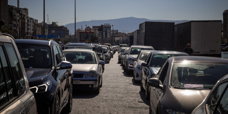Αθήνα: Πακιστανός έσπασε με κοντάρι τουλάχιστον 30 αυτοκίνητα