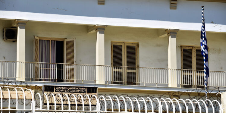 Συναγερμός στον Κορυδαλλό: Πως βρέθηκε το όπλο στο γυμναστήριο – Φόβοι για συμβόλαιο θανάτου μέσα στη φυλακή