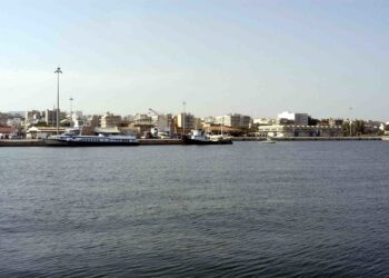 Αλεξανδρούπολη: «Χτύπημα» σε κύκλωμα παράνομης αλιείας – 16.000 αχινοί και 5 συλλήψεις στο λιμάνι