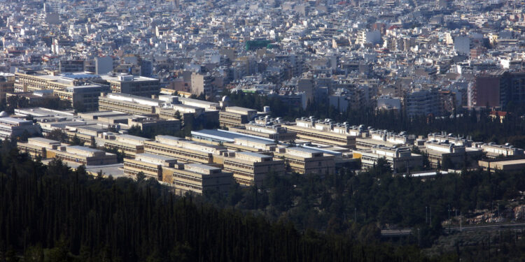 Πανεπιστημιούπολη Ζωγράφου: Εντοπίστηκε χειροβομβίδα από διερχόμενο πολίτη