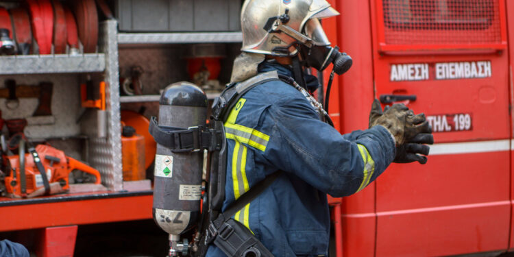 «Νύχτα φωτιάς στην Αθήνα»: Συντονισμένο μπαράζ εμπρησμών σε τρία μέτωπα – Στόχοι ATM και όχημα, σε επιφυλακή η ΕΛ.ΑΣ.