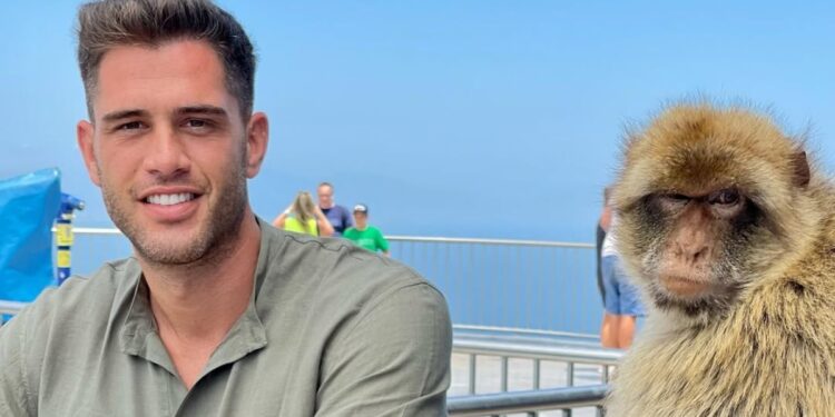 Αυτός είναι ο πρώην αστυνομικός και γνωστός TikToker που αθωώθηκε για τα ναρκωτικά