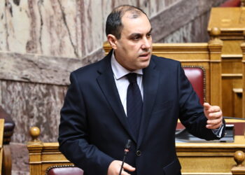 Ψίθυροι για τον Κατσαφάδο – Γκρίνια για το πού πάνε τα εκατομμύρια