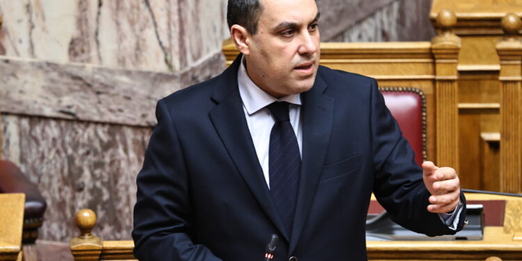 Ψίθυροι για τον Κατσαφάδο – Γκρίνια για το πού πάνε τα εκατομμύρια