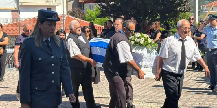 Το τελευταίο αντίο στην 45χρονη αστυνομικό στη Δράμα – Ράγισαν καρδιές τα παιδιά της