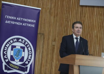Τέλος τα μπλοκάκια της Τροχαίας: Έρχονται τα tablets, ψηφιακές κλήσεις με SMS και άμεση αφαίρεση διπλώματος