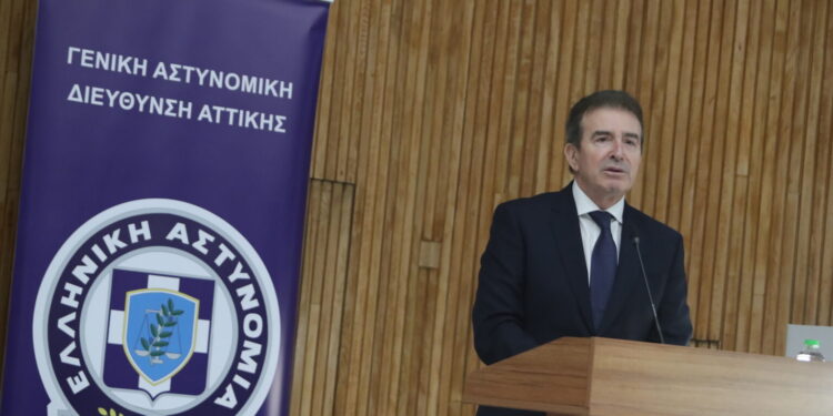 Τέλος τα μπλοκάκια της Τροχαίας: Έρχονται τα tablets, ψηφιακές κλήσεις με SMS και άμεση αφαίρεση διπλώματος