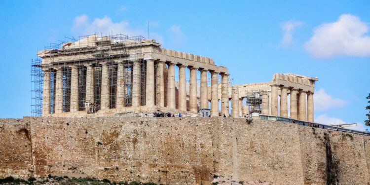 Ακρόπολη: Άνδρας με μαχαίρι τραυμάτισε δύο Αμερικανούς τουρίστες