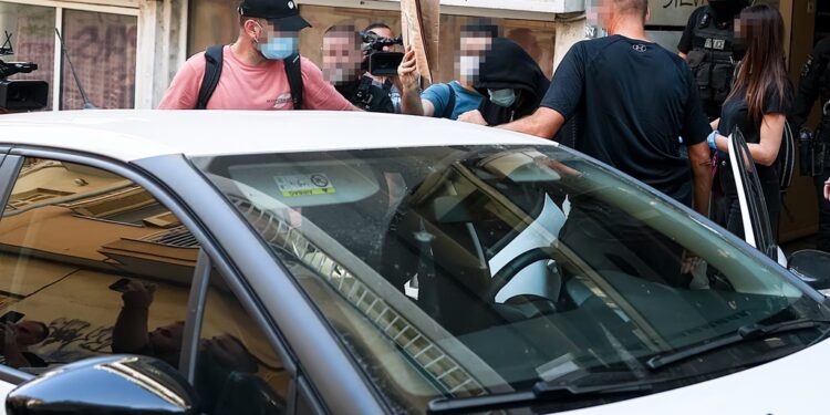 Θεσσαλονίκη: Στον εισαγγελέα οι τρεις συλληφθέντες για τη φονική επίθεση στο σπίτι της οικογένειας Νέστορα