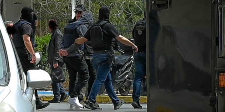 Greek Mafia: Χειροπέδες σε συνεργάτες του Έντικ – Τα «σκυλιά» της ρωσόφωνης μαφίας, οι εκβιασμοί και το υπερπολυτελές Audi