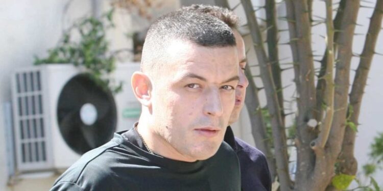 Ποιος είναι ο Αλκέτ Ριζάι που φέρεται να δέχθηκε επίθεση έξω από beach bar στην Ανάβυσσο