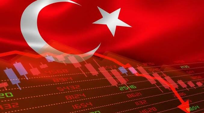«Σεισμός» στην Τουρκία: 18 δισ. δολάρια σε funds, συλλήψεις και 350.000 επενδυτές στη δίνη