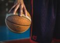 BasketGate: Σεισμός στο ελληνικό μπάσκετ με έξι συλλήψεις – Ο Λιόλιος, οι διαιτητές, τα 820.000 ευρώ και τα SMS που άνοιξαν τον ασκό του Αιόλου