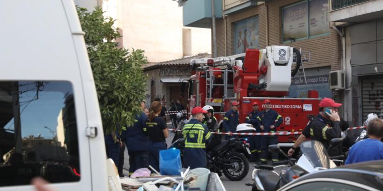Έκρηξη στον Κολωνό: Τέσσερις τραυματίες, ανάμεσά τους δύο αστυνομικοί – Tι ψάχνει η αντιτρομοκρατική